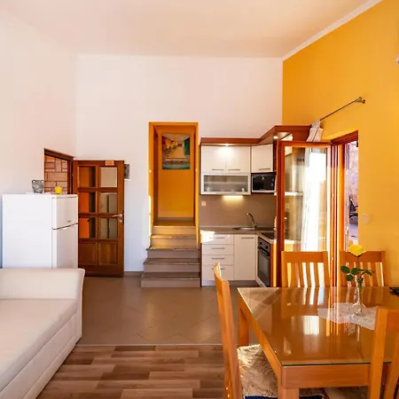 Apartman Awesome In Modric With Kitchen Rovanjska