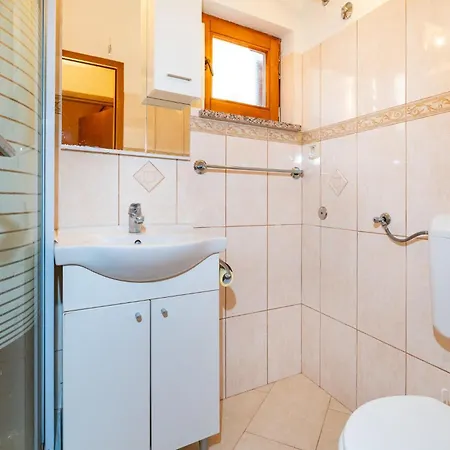 Awesome In Modric With Kitchen * Rovanjska
