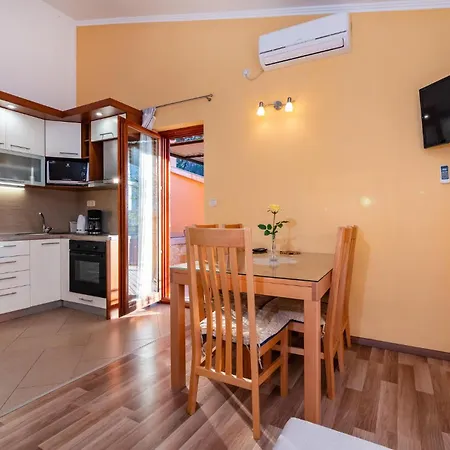 Awesome In Modric With Kitchen