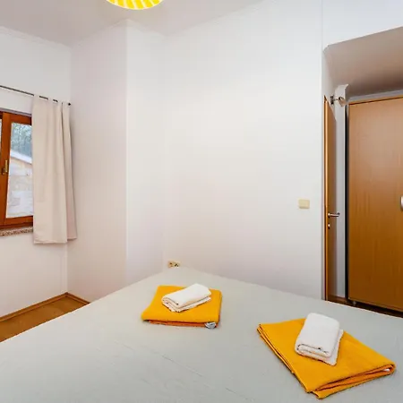 Awesome In Modric With Kitchen Apartment Rovanjska