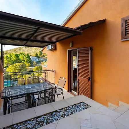 Apartament Cozy In Modric With Wifi Rovanjska